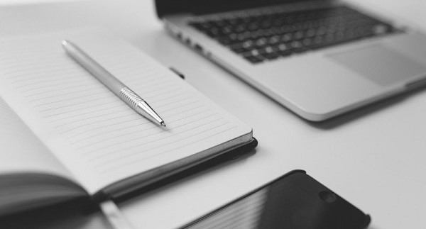 black-and-white-image-of-mobile-phone-and-notebook.jpg