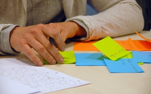 brainstorming-business-professional-post-it.jpg